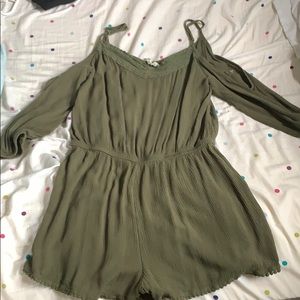 Green 3/4 sleeve peep shoulder romper! Size large